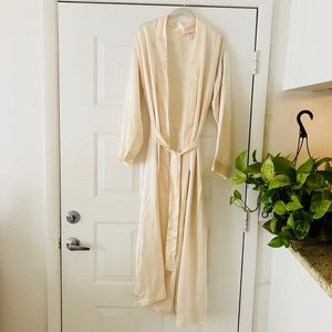 VICTORIA’S SECRET LONG LINE KIMONO ROBE SIZE XS